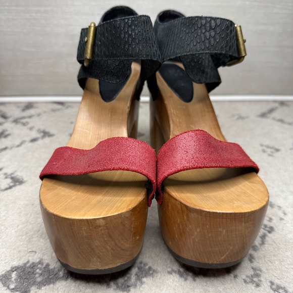 CH Boho Genuine Red Leather Wooden Strappy Platform Sandals - Picture 4 of 7